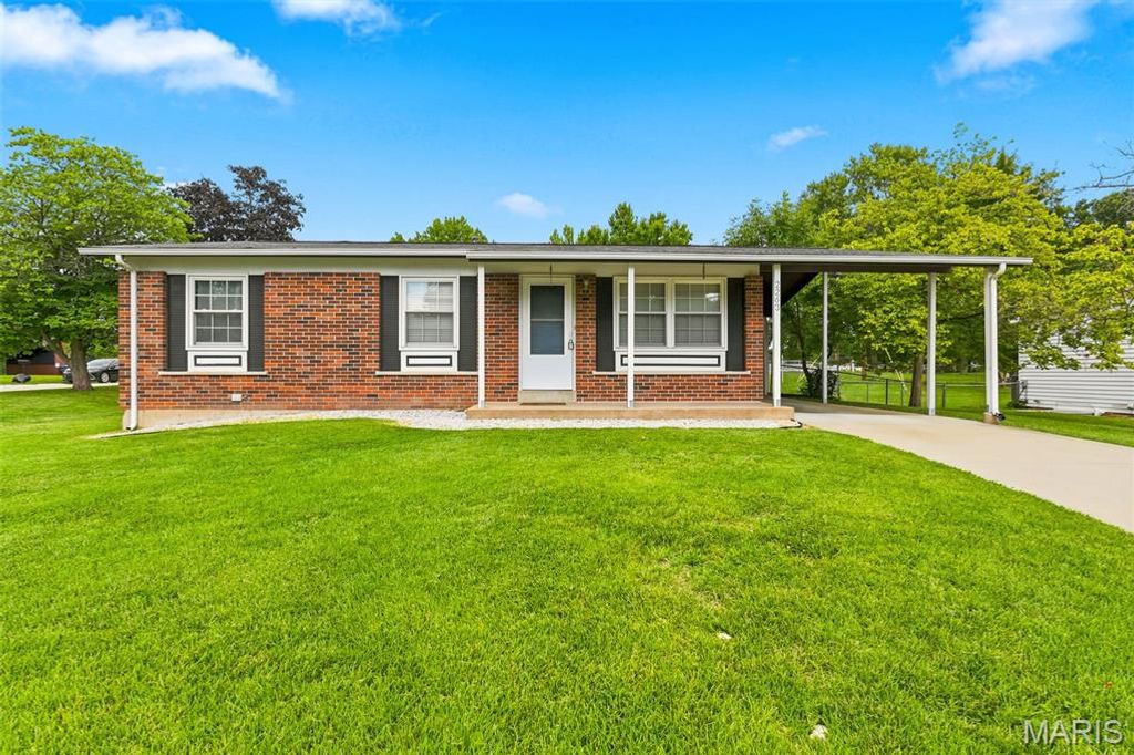 2263 McKelvey Road, Maryland Heights, MO 63043