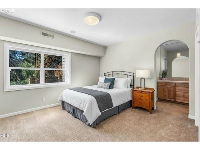 1154 Nw REDFIELD Cir, Bend, OR 97703