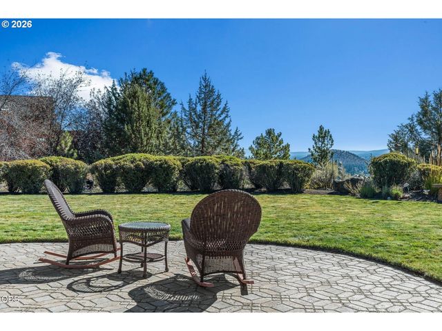 1154 Nw REDFIELD Cir, Bend, OR 97703