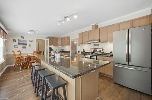 100 Longhorn DR, Moyock, NC 27958