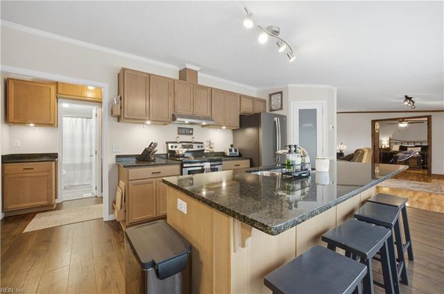 100 Longhorn DR, Moyock, NC 27958