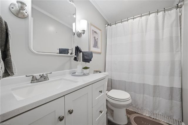 100 Longhorn DR, Moyock, NC 27958