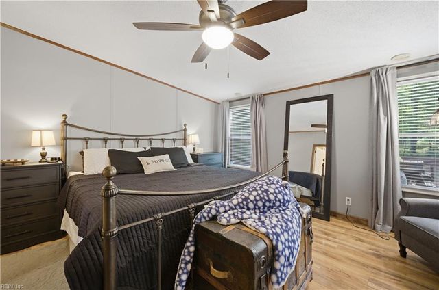 100 Longhorn DR, Moyock, NC 27958