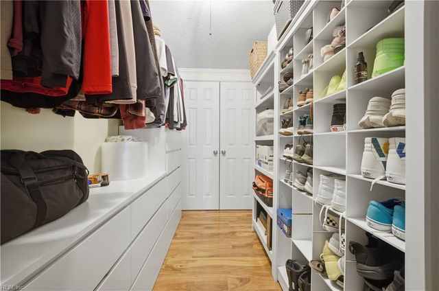 100 Longhorn DR, Moyock, NC 27958