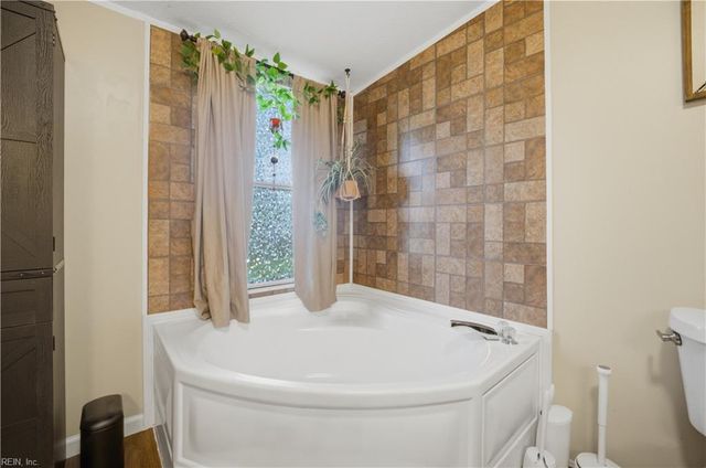 100 Longhorn DR, Moyock, NC 27958