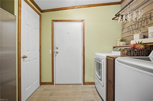 100 Longhorn DR, Moyock, NC 27958