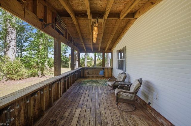 100 Longhorn DR, Moyock, NC 27958