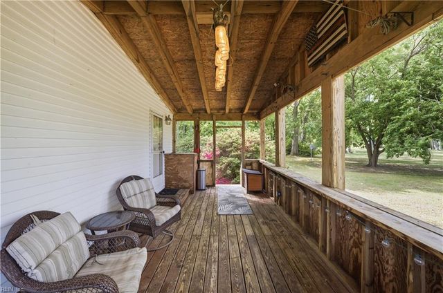 100 Longhorn DR, Moyock, NC 27958