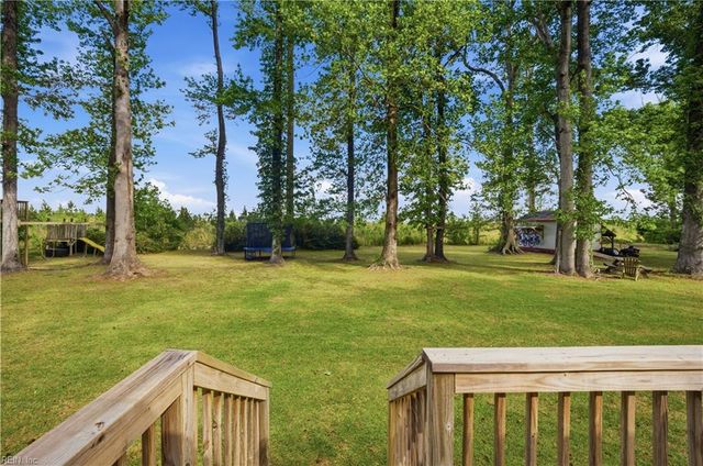 100 Longhorn DR, Moyock, NC 27958