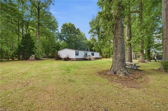 100 Longhorn DR, Moyock, NC 27958