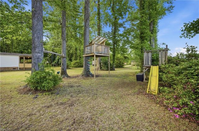 100 Longhorn DR, Moyock, NC 27958