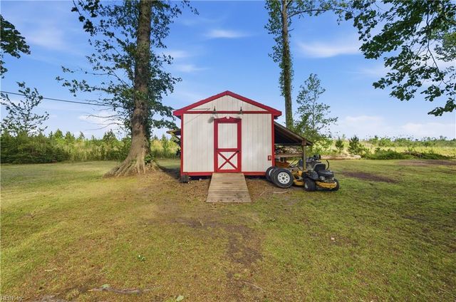 100 Longhorn DR, Moyock, NC 27958