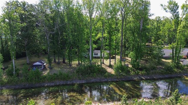 100 Longhorn DR, Moyock, NC 27958