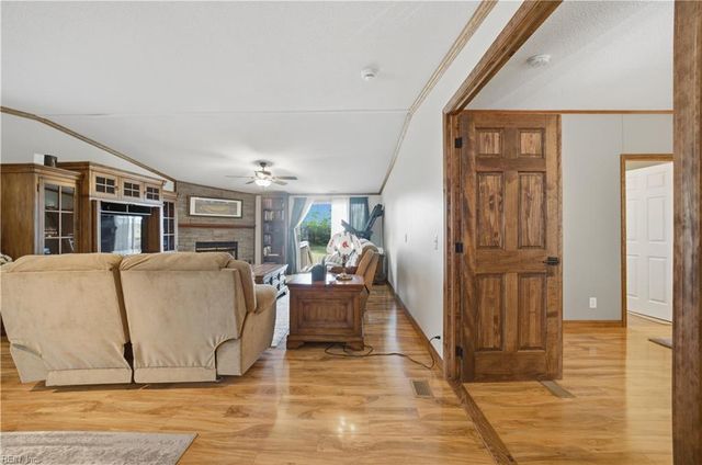 100 Longhorn DR, Moyock, NC 27958