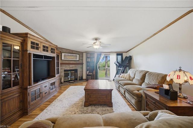 100 Longhorn DR, Moyock, NC 27958