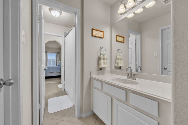 2244 Condor Street, Grand Prairie, TX 75052