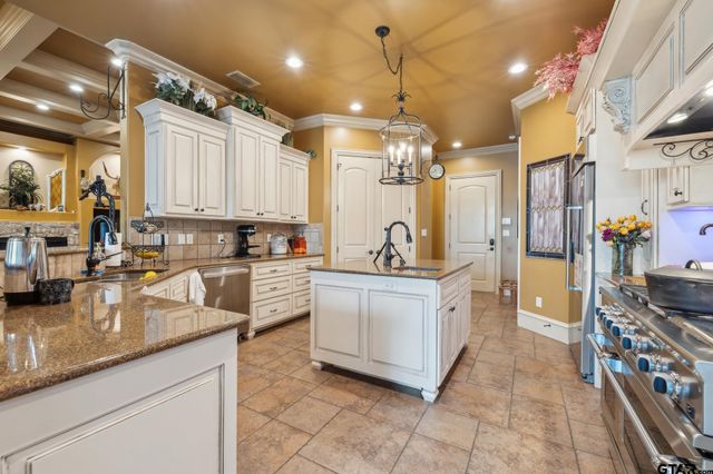 2901 Stewart Way, Tyler, TX 75709