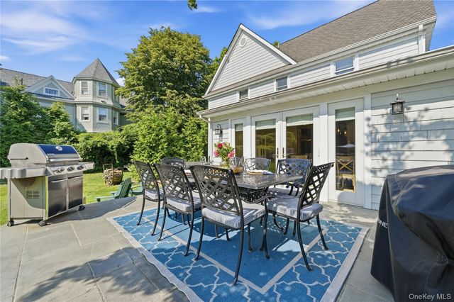 22 S Gillette Avenue, Bayport, NY 11705