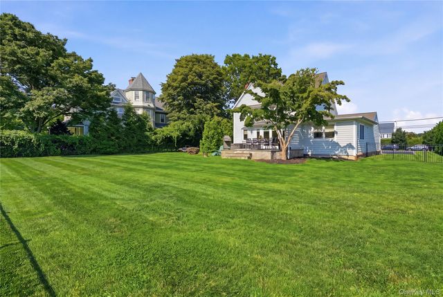 22 S Gillette Avenue, Bayport, NY 11705