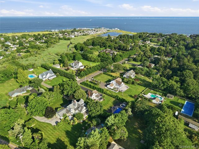 22 S Gillette Avenue, Bayport, NY 11705