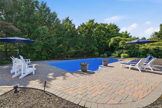22 S Gillette Avenue, Bayport, NY 11705