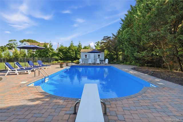 22 S Gillette Avenue, Bayport, NY 11705