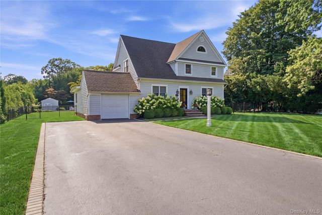 22 S Gillette Avenue, Bayport, NY 11705
