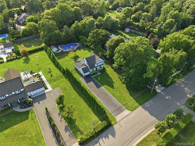 22 S Gillette Avenue, Bayport, NY 11705