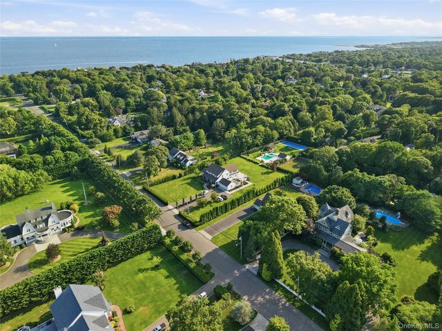 22 S Gillette Avenue, Bayport, NY 11705