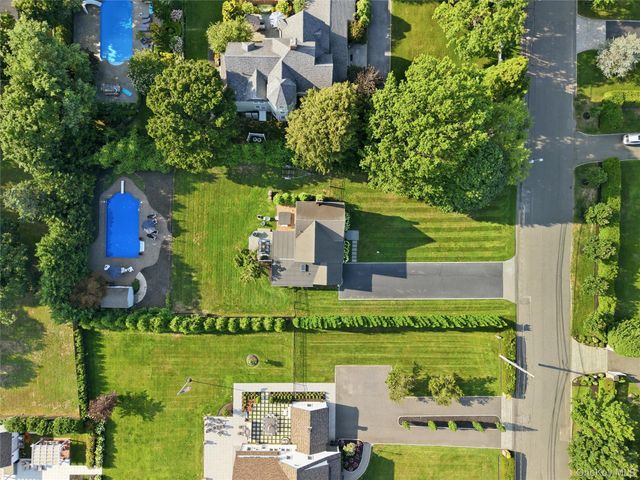 22 S Gillette Avenue, Bayport, NY 11705