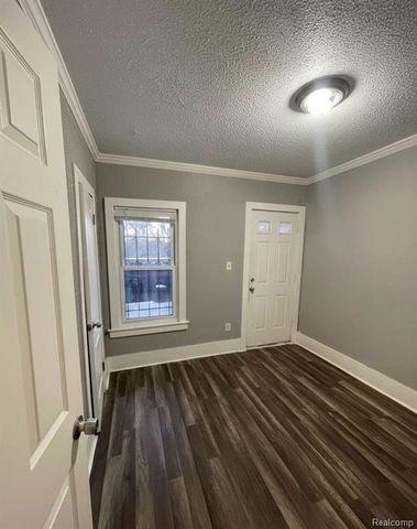 979 E Hollywood, Detroit, MI 48203