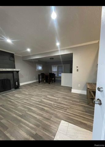 979 E Hollywood, Detroit, MI 48203