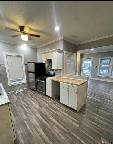 979 E Hollywood, Detroit, MI 48203