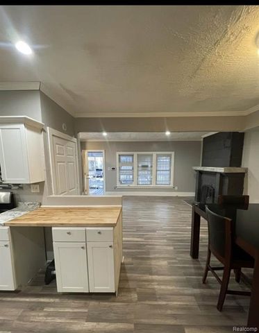 979 E Hollywood, Detroit, MI 48203