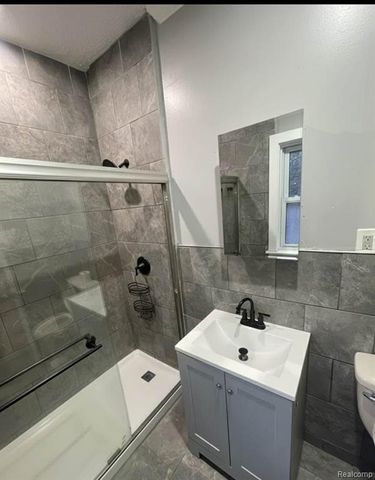 979 E Hollywood, Detroit, MI 48203