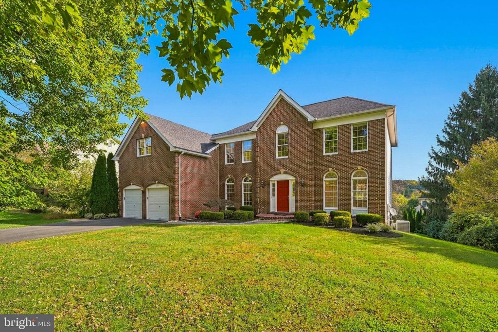 Image 1 of property listing at 1317 DASHER LN, Reston, VA 20190