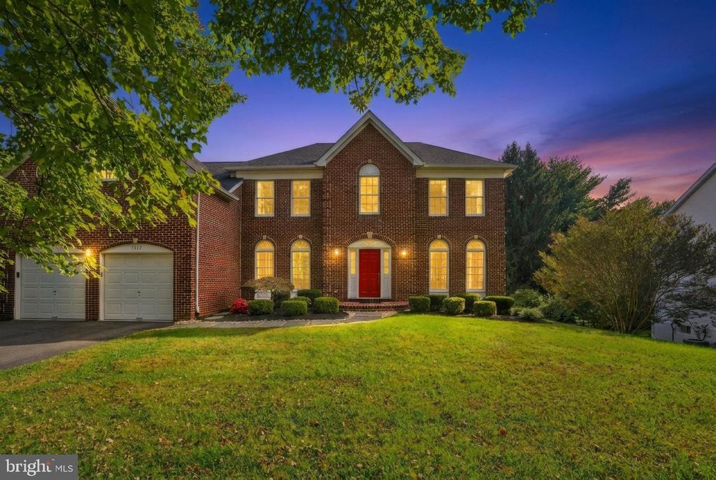 Image 2 of property listing at 1317 DASHER LN, Reston, VA 20190