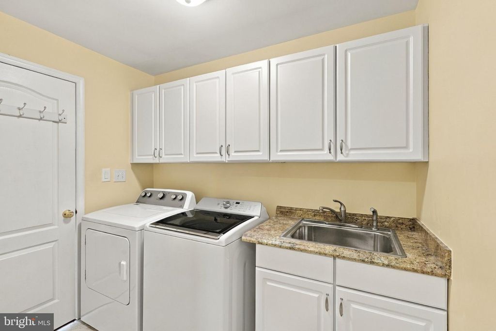 Image 10 of property listing at 1317 DASHER LN, Reston, VA 20190
