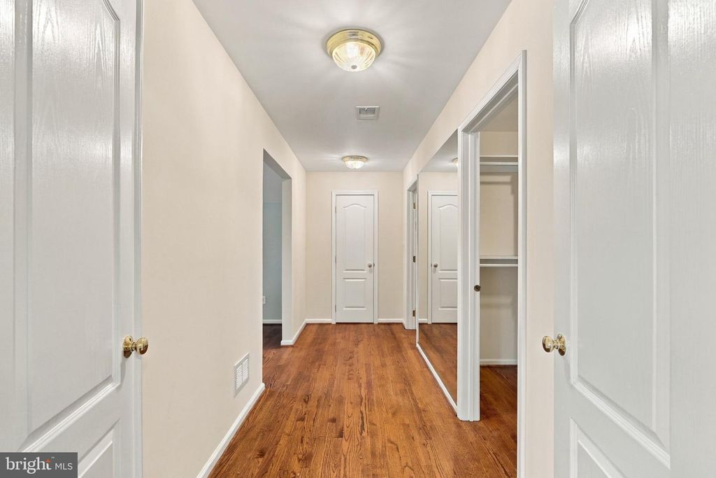 Image 15 of property listing at 1317 DASHER LN, Reston, VA 20190