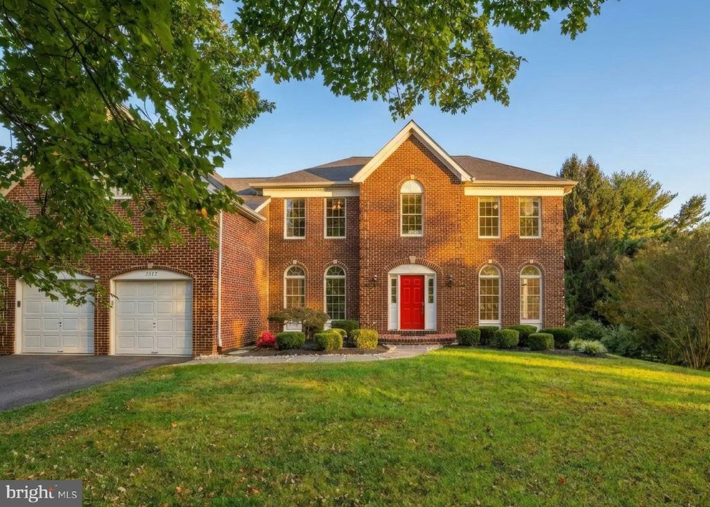 Image 4 of property listing at 1317 DASHER LN, Reston, VA 20190