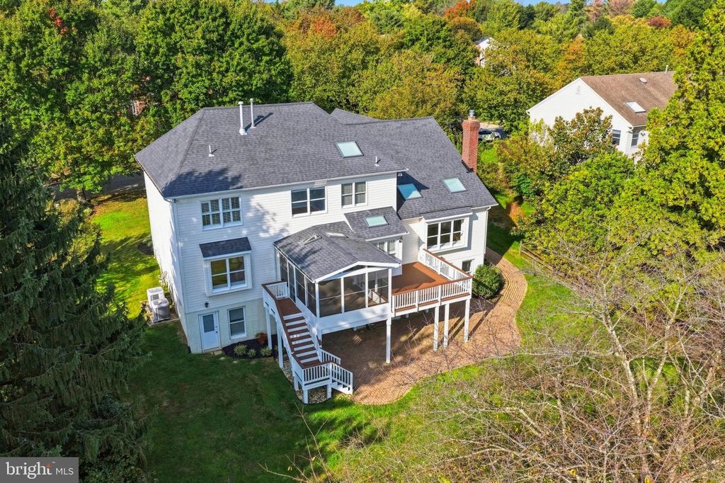 Image 24 of property listing at 1317 DASHER LN, Reston, VA 20190