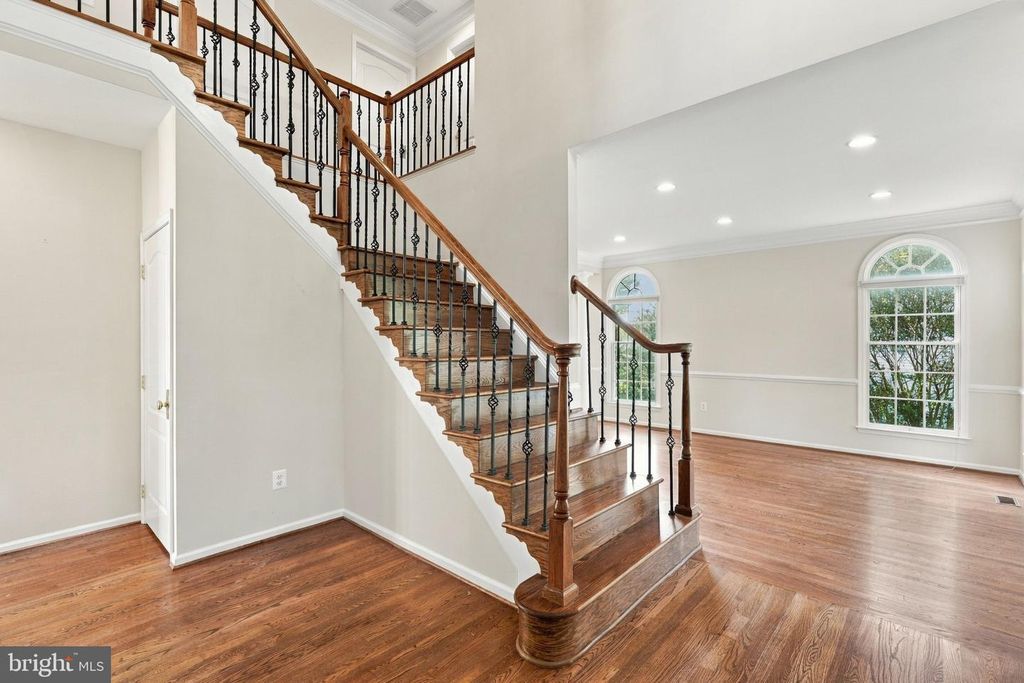 Image 7 of property listing at 1317 DASHER LN, Reston, VA 20190