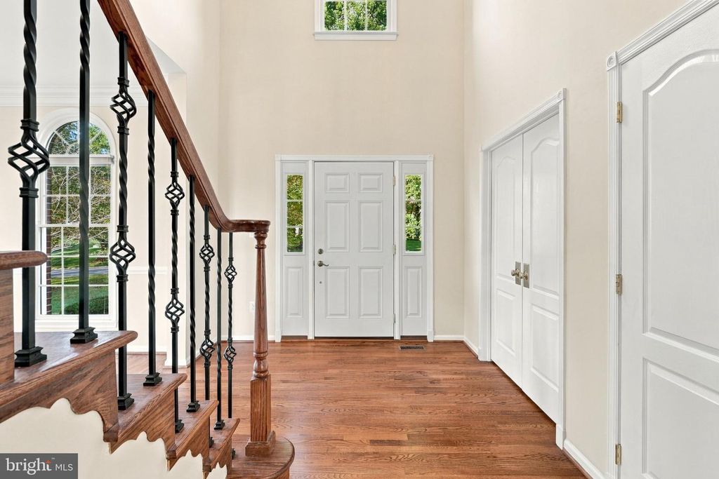 Image 8 of property listing at 1317 DASHER LN, Reston, VA 20190