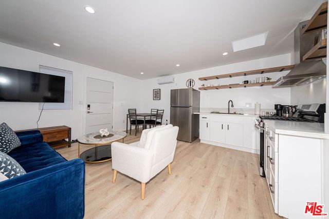 11315 Tiara Street, North Hollywood, CA 91601