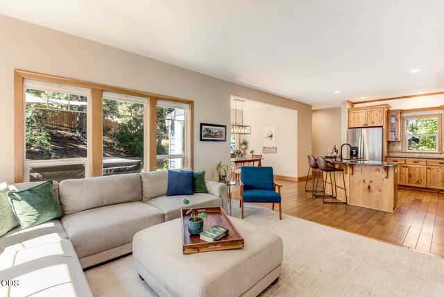 335 NW 17th Street, Bend, OR 97703