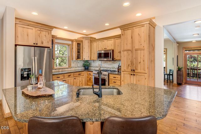 335 NW 17th Street, Bend, OR 97703