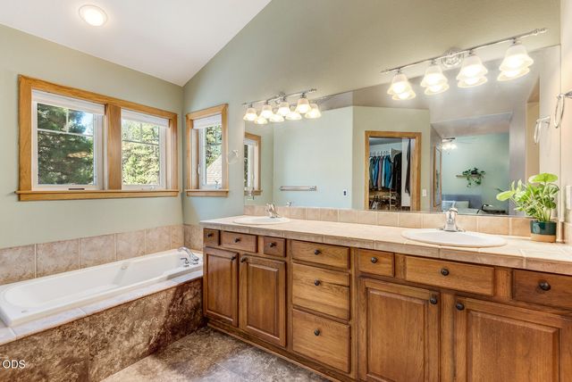 335 NW 17th Street, Bend, OR 97703