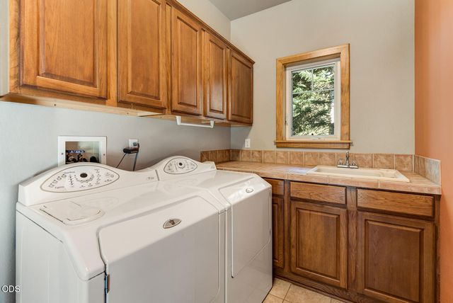 335 NW 17th Street, Bend, OR 97703