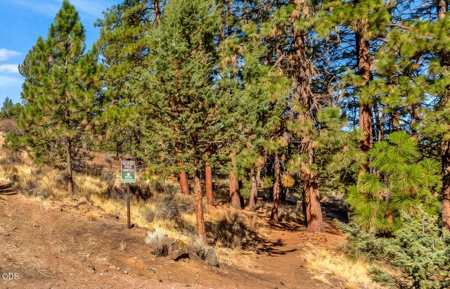 335 NW 17th Street, Bend, OR 97703