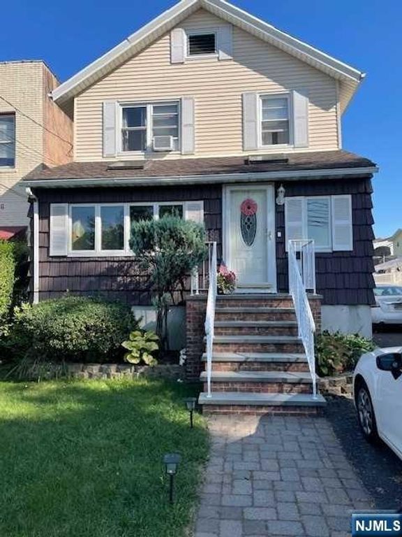 62 Park Avenue, Lyndhurst, NJ 07071